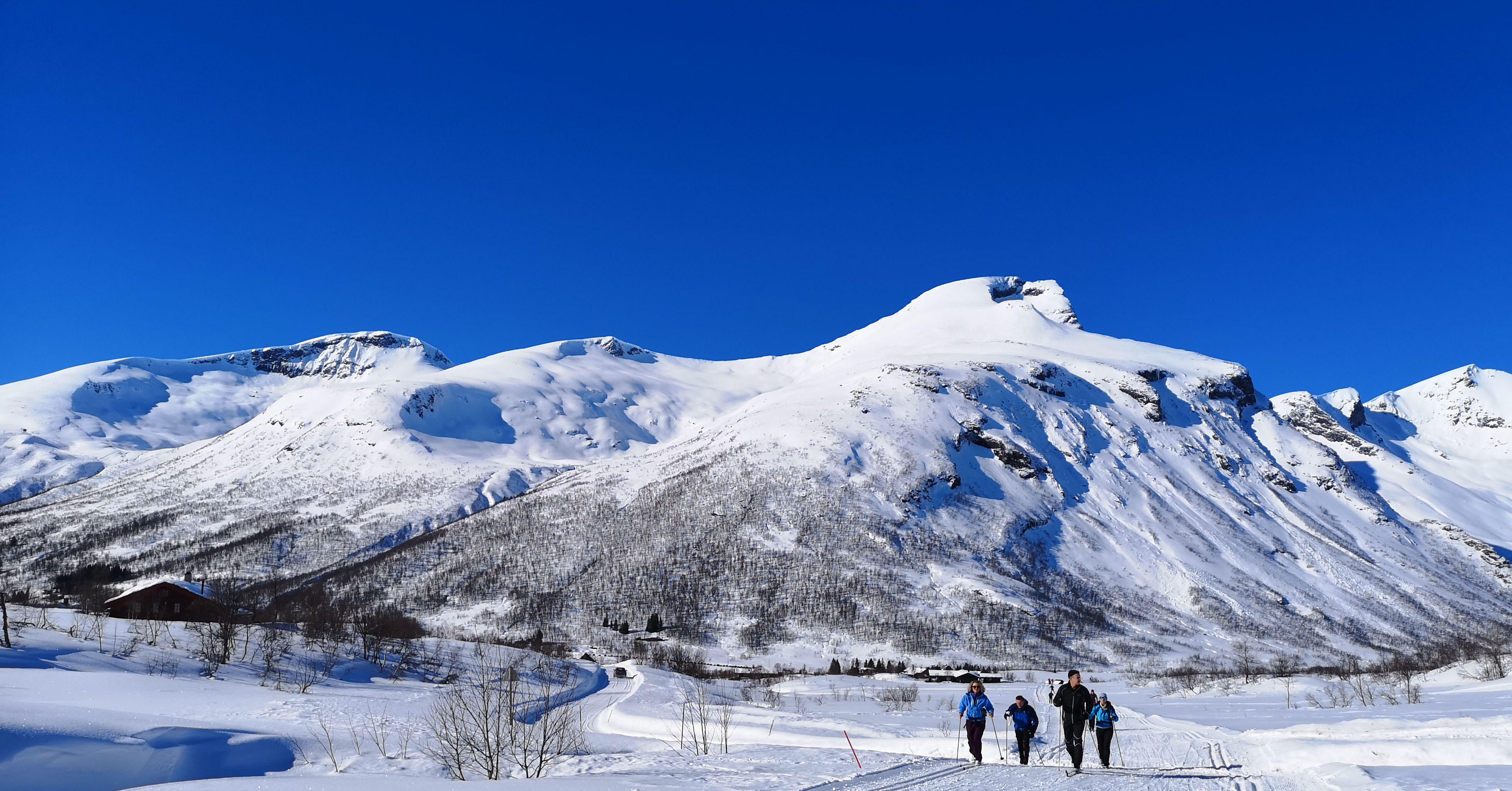 Fjord kommune byr på dei gode vinteropplevingane både i og utanom preparerte løyper og bakkar!